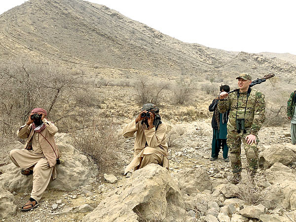 Изображение Любая охота в горах состоит из многочасовых попыток отыскать животных. ФОТО: ЭРИХ МЮЛЛЕР