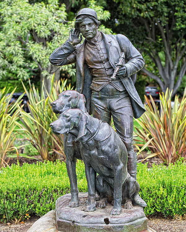 Изображение ВЕРНЫЕ ДРУЗЬЯ.

Во все времена и во всех странах люди воздавали хвалу собаке за ее понятливость, верность и преданность. В благодарность четвероногим друзьям в мире поставлено немало памятников. А самые первые изображения сцен охоты с гончими запечатлены на древних египетских барельефах, созданных в 2500–2000 гг. до нашей эры.
Фото SHUTTERSTOCK.COM 