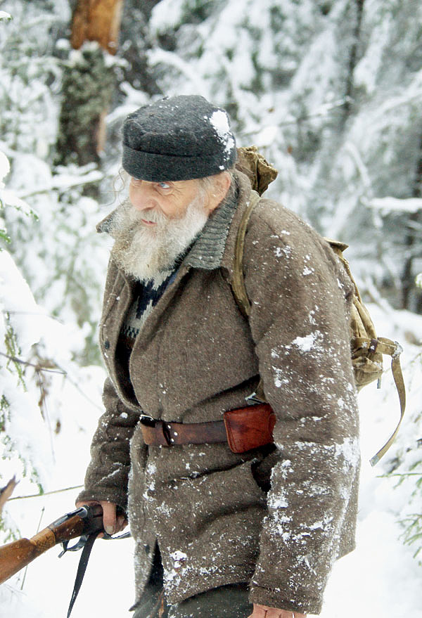 Изображение Раньше снабжение охотников орудиями лова, нарезным оружием, боеприпасами, инвентарем, а также их завоз в охотугодья обеспечивались за счет средств государства. Сейчас кто как может, тот так и добирается, и обеспечивает себя сам всем необходимым. ФОТО ДМИТРИЯ ЩАНИЦЫНА