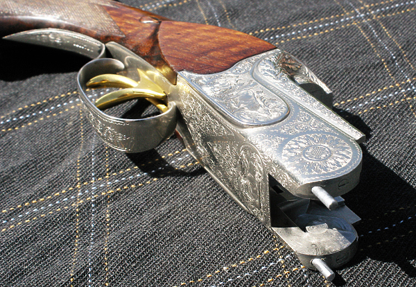 Изображение Коробка от ружья 20-го калибра хоть и миниатюрная, но достаточно массивная.