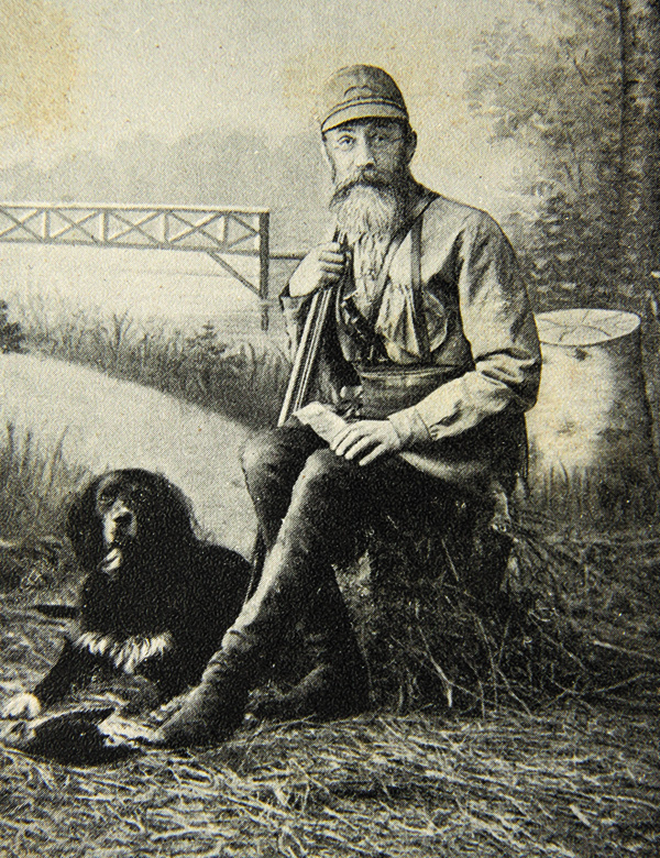 Изображение 135. Альманах «Русского охотника» с календарем и охотничьей записной книжкой на 1891 год. 
М., 1891, 42+5 с., 50 коп.
В альманахе помещены лучшие статьи, рассказы, стихи и рисунки из журнала «Русский охотник» за 1891 г.
В 1892 и 1894 гг. были изданы аналогичные альманахи небольшого объема, причем в приложении к изданию 1894 г. был помещен прейскурант оружейного отдела магазина «Мюр и Мерилиз» (будущий ЦУМ). 