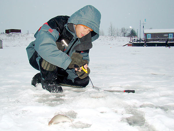 Изображение В сумерках нередко случаются поклевки самой крупной рыбы. Фото: Линника Николая. 