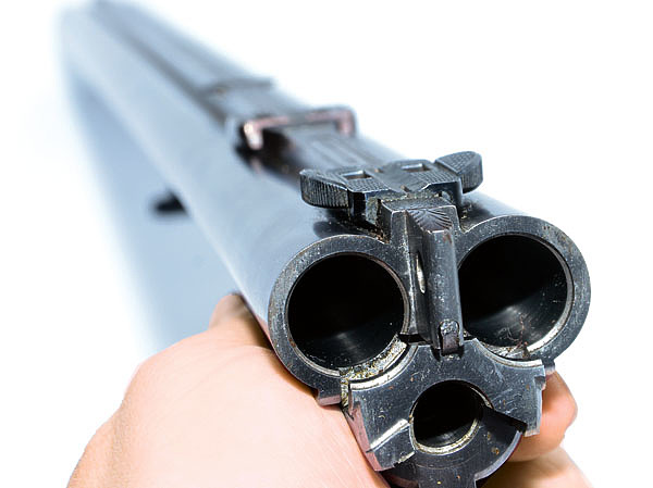 Изображение Небольшая деталь на экстракторе — это толкатель, поднимающий целик при переключении на нарезной ствол. ФОТО: СЕРГЕЙ СМОЛНИН 