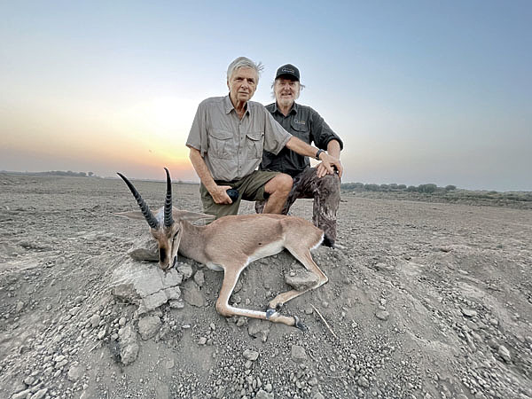 Изображение Газель чинкара, Бела и автор. Фото автора.