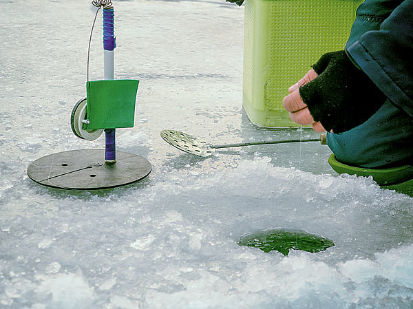 Изображение Перед установкой жерлицы следует тщательно промерить глубину. ФОТО SHUTTERSTOCK