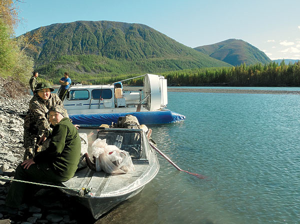 Изображение «Хивус» — наиболее оптимальное средство передвижения в условиях нестабильного уровня воды в якутских реках. Фото автора.