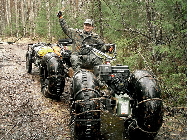 Изображение Чтобы перемещаться по болотам, наши умельцы конструируют нечто подобное. Фото автора. 