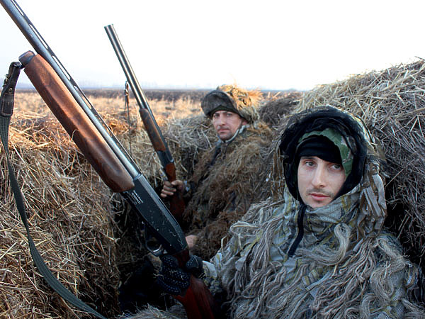Изображение Слиться с окружающим ландшафтом, став невидимым для гусей, — настоящее искусство. Фото: Дмитрий ВАСИЛЬЕВ