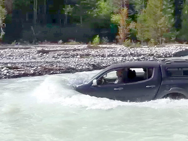 Изображение Река Кубань тянется на 870 км, беря начало от слияния двух рек — Учкулан и Уллу-Кам, бегущих с вершин Эльбруса, впадает в Темрюкский залив Азовского моря. Большая часть реки (662 км) приходится на земли Краснодарского края.