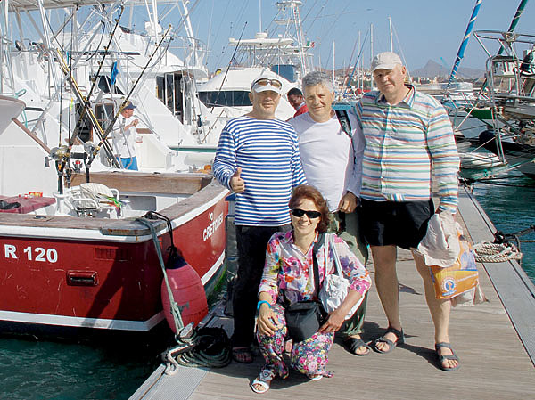 Изображение Команда рыбаков: Михаил Забусов, Алексей Клюенков, Евгения Тоболь, Сергей Фарафонов. Фото: Тоболь Евгении.