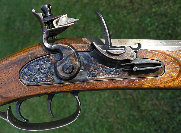 Изображение Кремень — минеральное образование, состоящее из кристаллического и аморфного кремнезёма (SiO2), издревле имел репутацию «огненного камня». 
ФОТО SHUTTERSTOCK.COM 