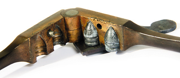 Изображение Пулелейка для отливки двух конических пуль.