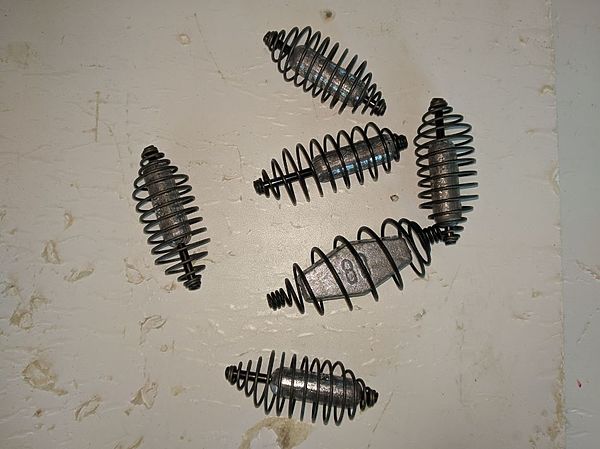 Изображение Традиционные кормушки спиральки. Фото: Алексей Трембицкий. 