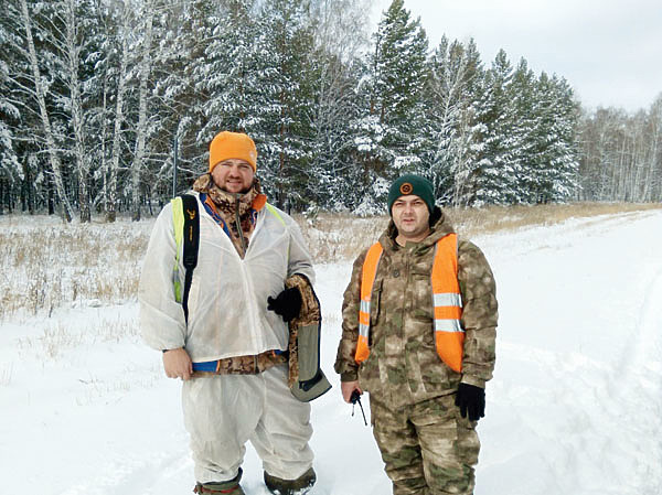 Изображение Все участники охоты должны иметь яркие элементы одежды. Фото автора.