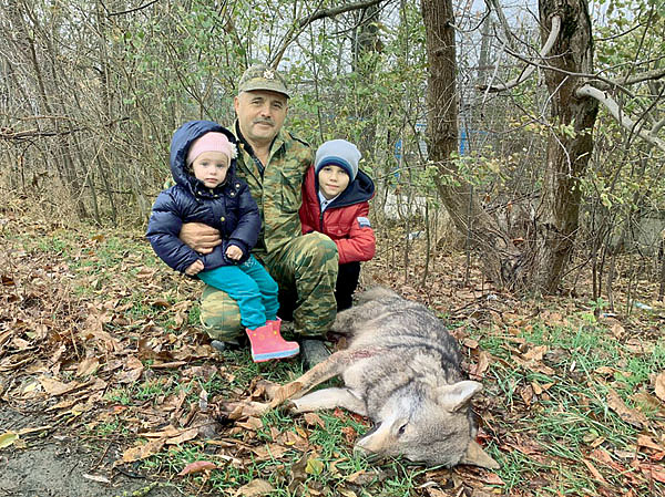 Изображение Фото на память после успешной охоты. Фото автора.
