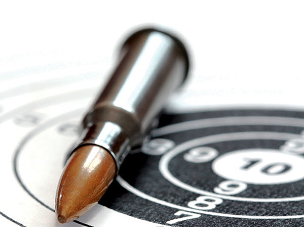 Изображение Безусловно, нарезное оружие требует серьезного подхода к безопасности, но это не повод просто запретить пристрелку. Фото: shutterstock