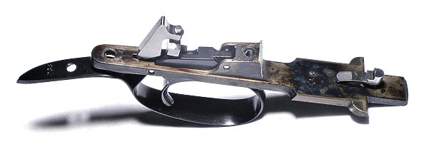 Изображение Интересная деталь: на спусковом крючке имеется специальная насечка, препятствующая соскальзыванию пальца.