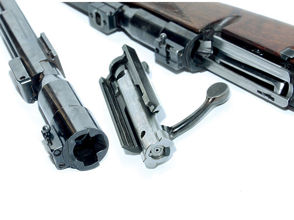 Изображение При смене ствола меняется и затвор винтовки. Фото автора.