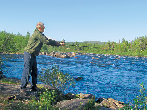 Изображение Рыбалка на быстрых реках предполагала ловлю лосося и хариуса. Фото: Владимир Супруненко. 