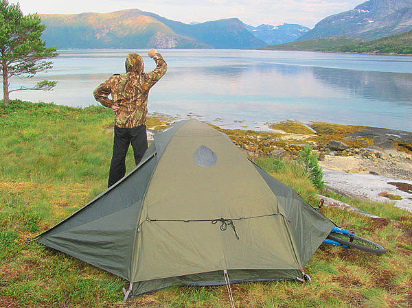 Изображение Чем глубже фьорд врезается в сушу, тем четче его скальная геометричность. Фото: Владимир Супруненко. 