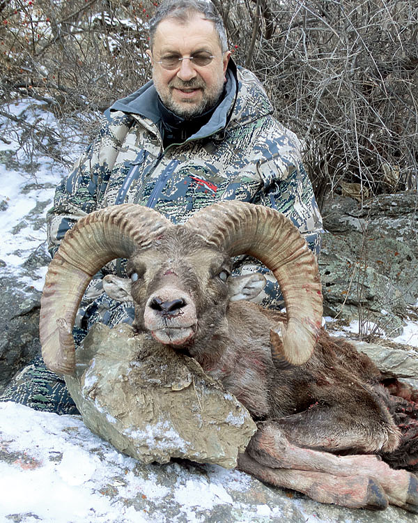 Изображение Один из немногих счастливчиков, добывших редкого барана. ФОТО ОЛИМА НАЗАРОВА