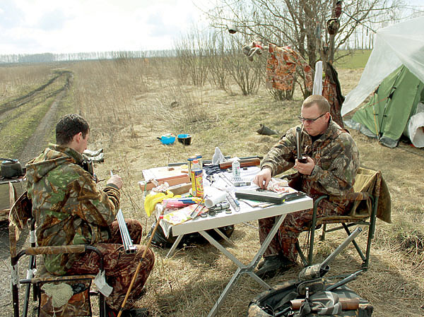 Изображение Ежедневная чистка оружия — один из важнейших элементов успешной охоты, особенно если ваше оружие — полуавтомат. Фото автора.
