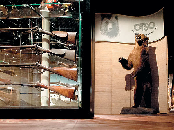 Изображение Медведь — главный герой финской охотничьей мифологии и новой экспозиции музея.
А в разделе «Очарование охоты» центральным экспонатом является лось — главное охотничье-промысловое животное Финляндии. ФОТО: ИЛЬЯ КОЙВИСТО, АНТТИ САРАЯ