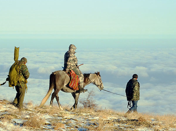 Изображение В поисках трофейного барана охотники забираются выше облаков. ФОТО ОЛИМА НАЗАРОВА