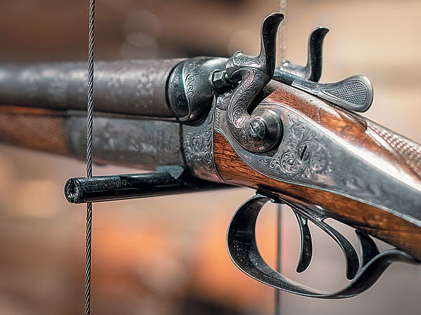 Изображение Оружейная экспозиция демонстрирует большую коллекцию ружей — от простых и порой грубых изделий массового производства до ценного импортного оружия, украшенного прекрасными гравюрами.
ФОТО: ИЛЬЯ КОЙВИСТО, АНТТИ САРАЯ