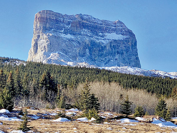 Изображение Священная гора индейцев племени черноногих — Большой Вождь. ФОТО: ДАРРЕН ЭПП, СЕРГЕЙ ЯСТРЖЕМБСКИЙ 