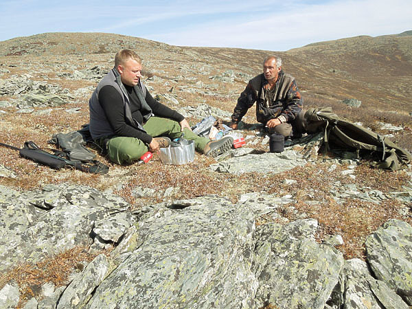 Изображение Привал на «хребте маралов»: чай, легкий перекус и подведение итогов. Фото автора. 