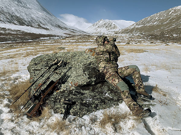 Изображение Обнаружить козерогов в горах без бинокля очень сложно. Фото автора. 