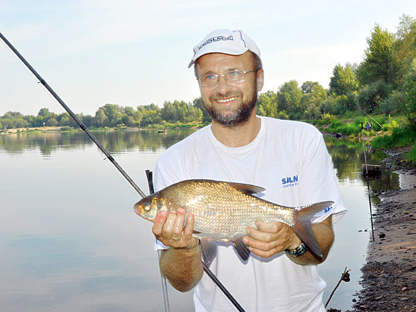 Изображение Летом лещ наиболее активен на утренней зорьке. Фото: Линника Николая.