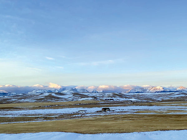 Изображение Взгляд 
на предгорье Скалистых гор 
с востока.  ФОТО: ДАРРЕН ЭПП, СЕРГЕЙ ЯСТРЖЕМБСКИЙ 