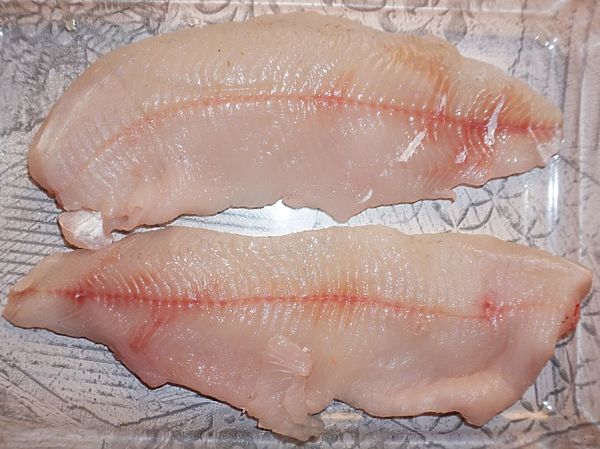 Изображение Сначала делаем из щуки филе. Фото: Евгений Кузнецов. 