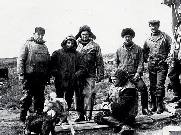 Изображение Сотрудники Центральной научно-исследователь-ской лаборатории Главохоты РФ на «полевых» на Таймыре. ФОТО ИВАНА ПОГОДИНА