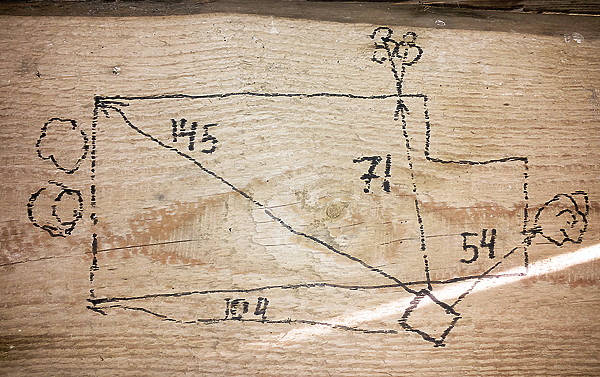 Изображение АЗБУКА МЕДВЕЖЬЕЙ ОХОТЫ.
На овсах на медведя охотятся двумя способами: с подхода, как описывает автор, и с вышки. Грамотно поставленная вышка и пристрелянные предшественником ориентиры на поле почти наверняка приведут к успеху. Охота с подхода менее добычлива, зато оставляет гораздо больше эмоциональных воспоминаний, даже если зверь 
не был добыт.