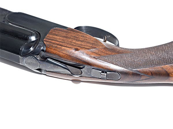 Изображение Селектор переключения порядка выстрелов находится на предохранителе. Фото автора.