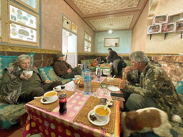 Изображение Уютный семейный ресторан — отличное место, чтобы переждать непогоду. Фото автора. 