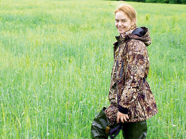 Изображение Высокая трава сильно мешает увидеть некрупного козлика на поле. Фото автора. 