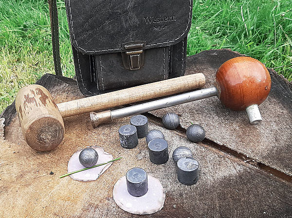 Изображение Зарядка дульнозарядного ружья требует специального инструмента.  ФОТО: ДМИТРИЙ КИСИЛЕВ