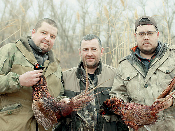 Изображение Каждый из охотников ухватил свою жар-птицу за хвост. Фото автора. 