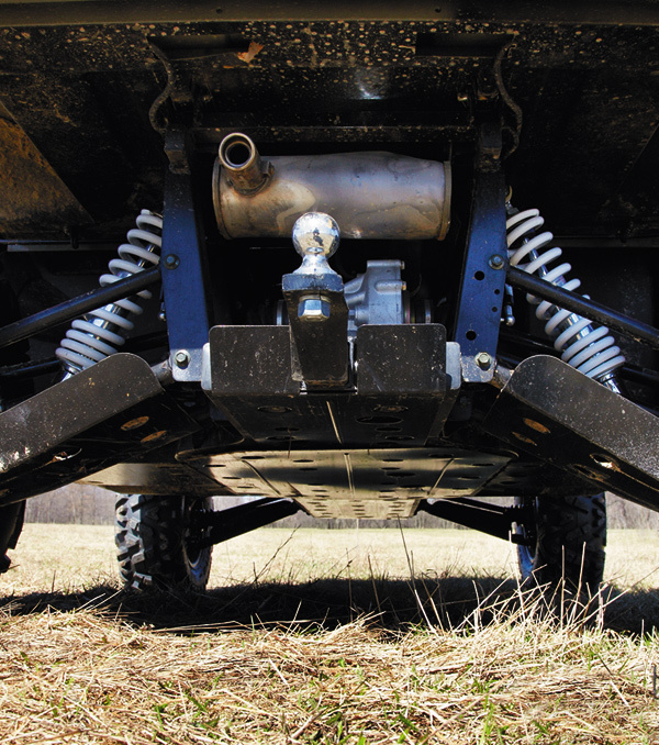 Изображение Защита днища и рычагов подвески входит в базовую комплектацию. Ход независимой подвески и существенный дорожный просвет — залог высокого уровня вездеходности.