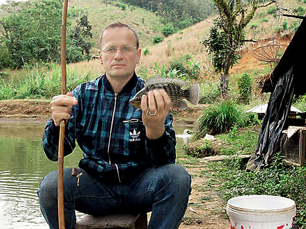 Изображение В водоемах без течения почти везде можно легко поймать рыбу, похожую на тилапию. Фото: Горяйнова Алексея. 