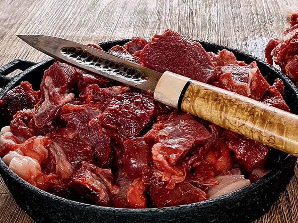 Изображение Мясо добытого кабана было очень вкусным, но напоминало медвежатину. Фото автора. 