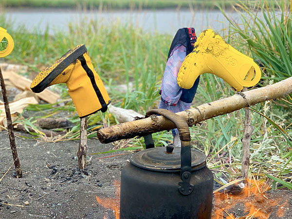 Изображение Вне цивилизации костер — лучший друг туриста. Фото: Климовой Маруси.