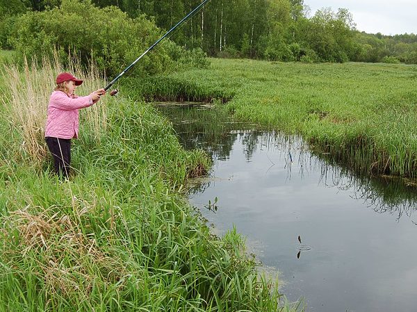 Изображение У самой старшей внучки первой рыбой был ротан. Фото: Яншевского Андрея. 