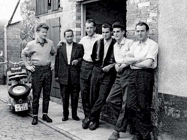 Изображение Первый состав семейного предприятия в помещении обычной прачечной. ФОТО: КОМПАНИЯ-ПРОИЗВОДИТЕЛЬ