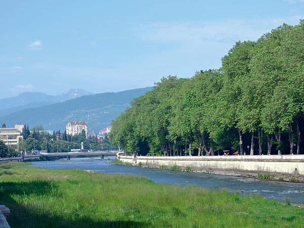 Изображение Река Сочи в городской черте. Фото: Шеляга Геннадия.