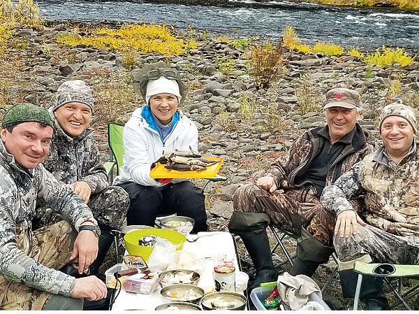 Изображение Рыбное меню «что поймал, то и съел» на берегу Аяхты. Фото: Тоболь Евгении.